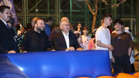 Başkan Büyükkılıç, Ramazan coşkusunu vatandaşlarla yaşıyor