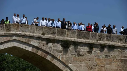 Başkan Büyükkılıç'tan 530 yıllık tarihi köprünün yanına 'millet bahçesi' müjdesi