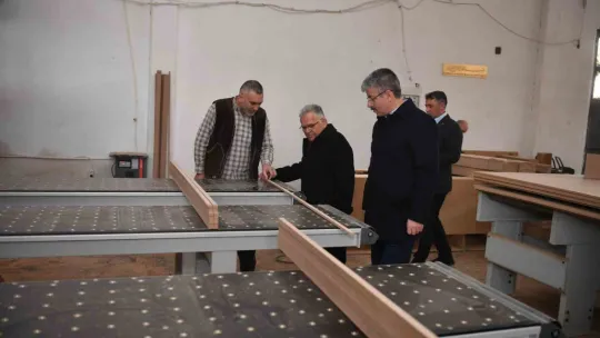 Başkan Büyükkılıç'tan ağaç işleri esnafına ziyaret