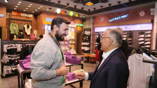 Başkan Büyükkılıç'tan AVM'de esnaf ziyareti
