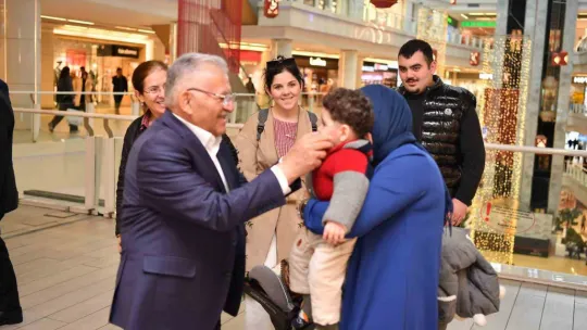 Başkan Büyükkılıç'tan AVM'de esnaf ziyareti