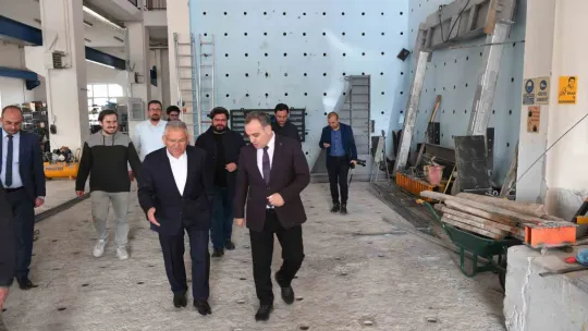 Başkan Büyükkılıç'tan Deprem Araştırma Laboratuvarı'na ziyaret