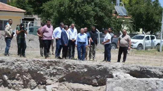 İç Anadolu'nun en büyük mozaik yapısı gün yüzüne çıkıyor
