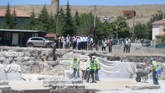İç Anadolu'nun en büyük mozaik yapısı gün yüzüne çıkıyor