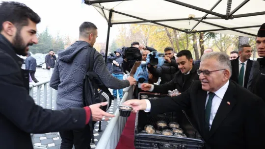 Başkan Büyükkılıç'tan ERÜ'de aşure ikramı