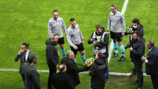 Başkan Büyükkılıç'tan kadın hakeme anlamlı jest