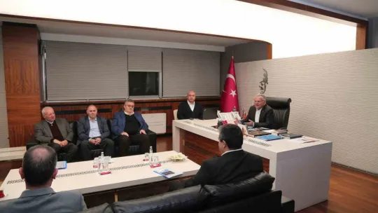 Başkan Büyükkılıç'tan Kayseri için kurmayları ile gece mesaisi
