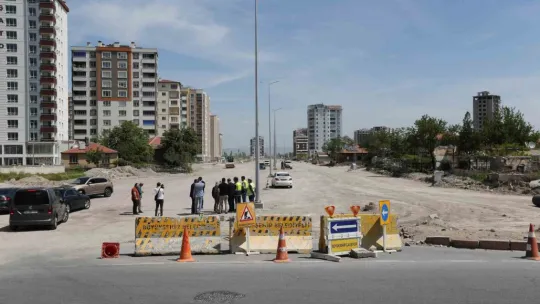 Başkan Büyükkılıç'tan Kocasinan Bulvarı'nı havaalanı'na bağlayacak yolda denetleme