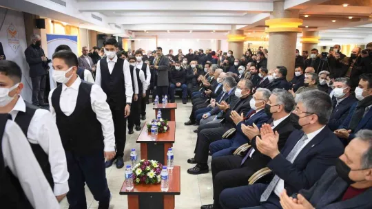 Başkan Büyükkılıç'tan Kuran-I Kerim'i hıfzeden öğrencilere hediye