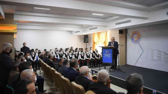 Başkan Büyükkılıç'tan Kuran-I Kerim'i hıfzeden öğrencilere hediye