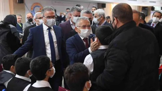 Başkan Büyükkılıç'tan Kuran-I Kerim'i hıfzeden öğrencilere hediye