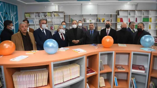 Başkan Büyükkılıç'tan Kuran-I Kerim'i hıfzeden öğrencilere hediye