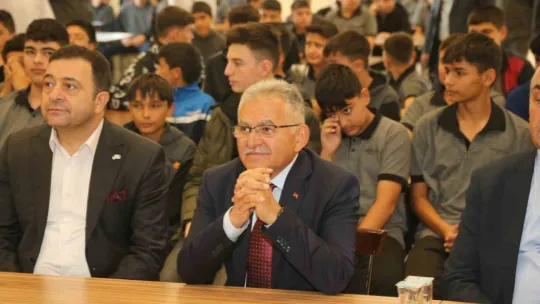 Başkan Büyükkılıç'tan Öğrencilerle 'Kariyer' Sohbetleri