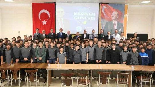 Başkan Büyükkılıç'tan Öğrencilerle 'Kariyer' Sohbetleri