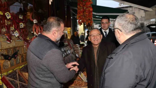 Başkan Büyükkılıç'tan sabahın ilk ışıklarında Camikebir esnafı ziyareti