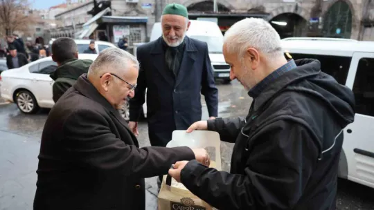 Başkan Büyükkılıç'tan sabahın ilk ışıklarında Camikebir esnafı ziyareti
