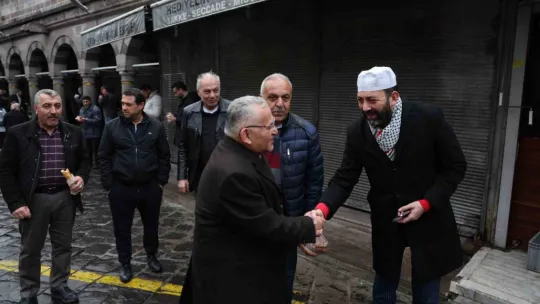 Başkan Büyükkılıç'tan sabahın ilk ışıklarında Camikebir esnafı ziyareti