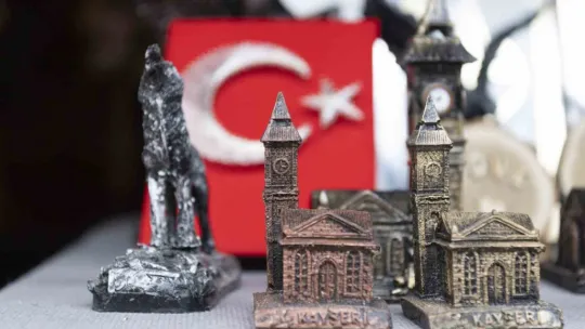 Kale İçi Sanatçılar Sokağı ziyaretçi bekliyor