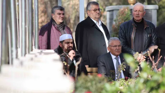 Başkan Büyükkılıç'tan şehitliklere ziyaret