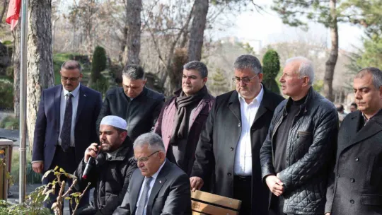 Başkan Büyükkılıç'tan şehitliklere ziyaret