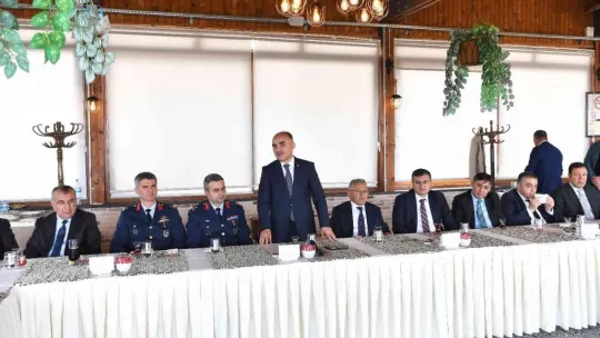 Başkan Büyükkılıç'tan Vali Günaydın onuruna veda yemeği