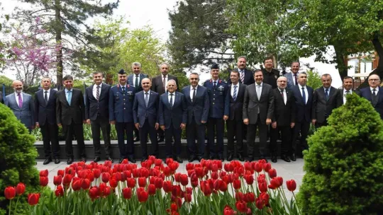 Başkan Büyükkılıç'tan Vali Günaydın onuruna veda yemeği