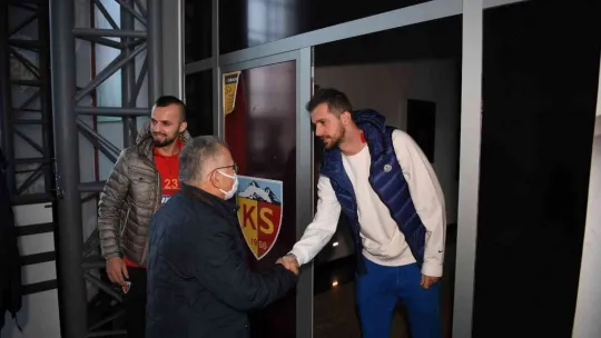 Başkan Büyükkılıç'tan Yukatel Kayserispor'a moral ziyareti