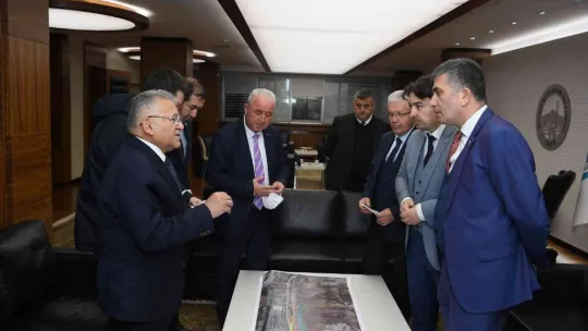 Başkan Büyükkılıç TCDD Genel Müdürü Akbaş'ı ağırladı