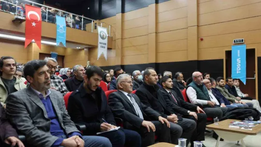 Yazar Yusuf Kaplan, 'Köklerden Göklere' konferansı için Kayseri'deydi
