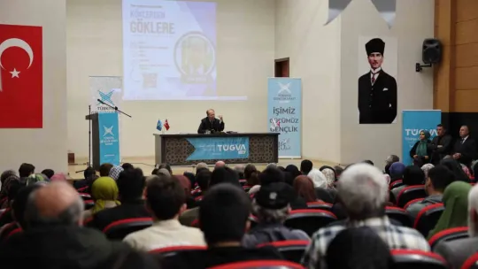 Yazar Yusuf Kaplan, 'Köklerden Göklere' konferansı için Kayseri'deydi