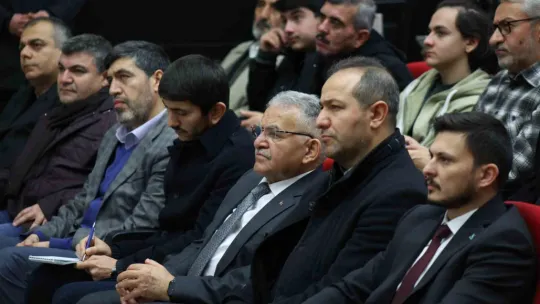 Yazar Yusuf Kaplan, 'Köklerden Göklere' konferansı için Kayseri'deydi