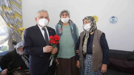 Başkan Büyükkılıç ulu çınarlarla buluştu, coşkularına ortak oldu