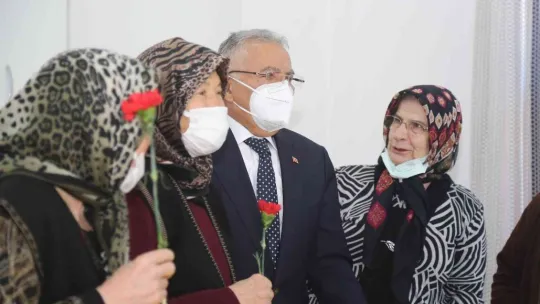 Başkan Büyükkılıç ulu çınarlarla buluştu, coşkularına ortak oldu