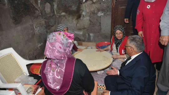 Başkan Büyükkılıç, Vali Çiçek ile Kızılay hayır panayırına katıldı