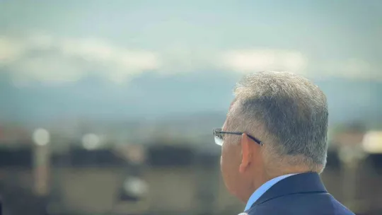 Başkan Büyükkılıç, kale surlarından Kayseri'ye mesaj verdi
