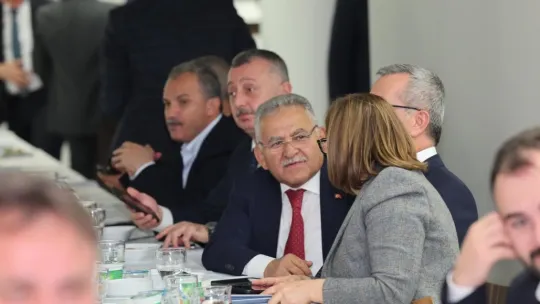 Başkan Büyükkılıç, yerel yönetimler toplantısına katıldı