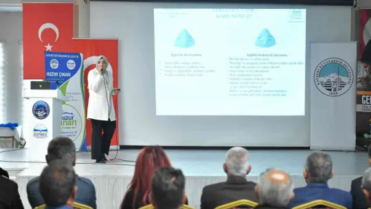 Başkan Büyükkılıç, Yeşilhisar'da muhtarlara yönelik düzenlenen eğitim seminerine katıldı