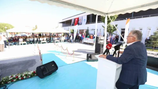 Başkan Büyükkılıç, Yeşilhisar Yüzme Havuzu'nun açılışını yaptı