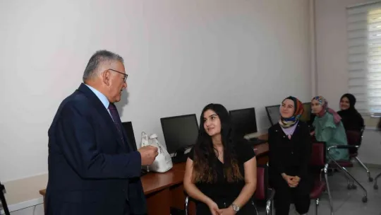 Başkan Büyükkkılıç, KAYMEK Yaz Kursları'nda öğrencilerle buluştu
