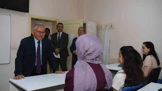 Başkan Büyükkkılıç, KAYMEK Yaz Kursları'nda öğrencilerle buluştu