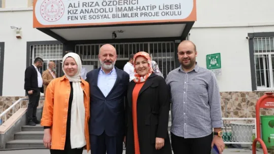Başkan Çolakbayrakdar, ailesiyle birlikte oy kullandı