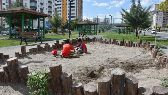 Başkan Çolakbayrakdar, 'Çocuklar için yeni yapılan bütün parklarda toprak alan yapıyoruz'