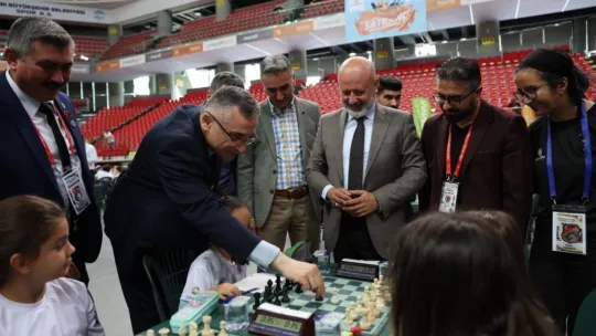 Başkan Çolakbayrakdar, 'Çocuklarımızın fiziksel ve zihinsel gelişimine büyük katkı sağlıyoruz'