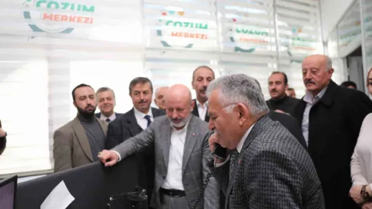 Başkan Çolakbayrakdar 'Çözüm merkezi, 7/24 saat çalışarak, yaraları sarıyor'