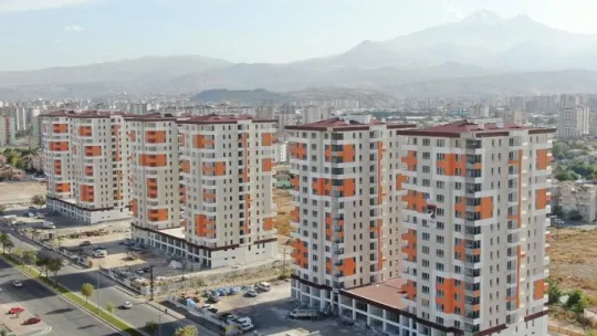 Başkan Çolakbayrakdar: 'Dönüşümle 764 aile kışı sıcak evinde geçiriyor'