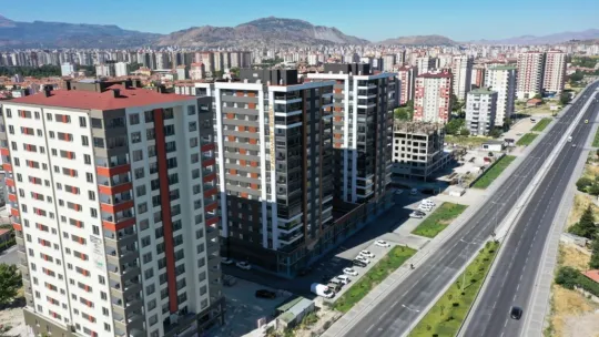 Başkan Çolakbayrakdar: 'Dönüşümle 2 bin 185 aile kışı sıcacık evlerinde geçiriyor'
