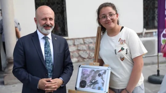 Başkan Çolakbayrakdar 'Farklı projelerle gençlerimizin yanlarındayız'