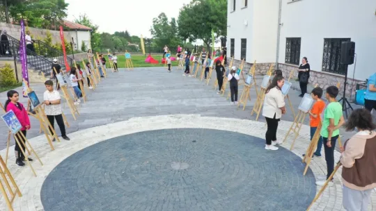 Başkan Çolakbayrakdar 'Farklı projelerle gençlerimizin yanlarındayız'