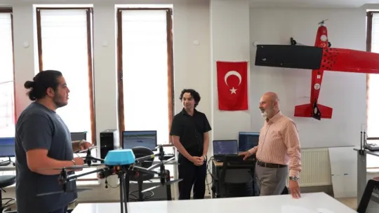 Başkan Çolakbayrakdar: 'Geleceğin bilim adamlarını ve mühendislerini yetiştiriyoruz'