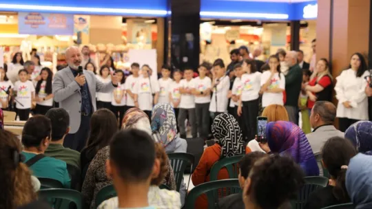 Başkan Çolakbayrakdar, 'Her alanda gençlerimizin ve evlatlarımızın yanındayız'